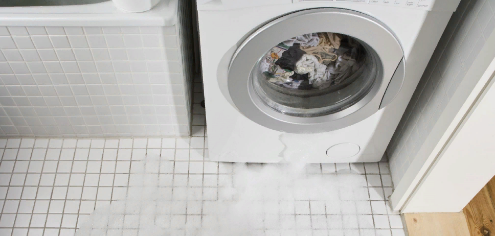 Почему стиральная машина течет снизу